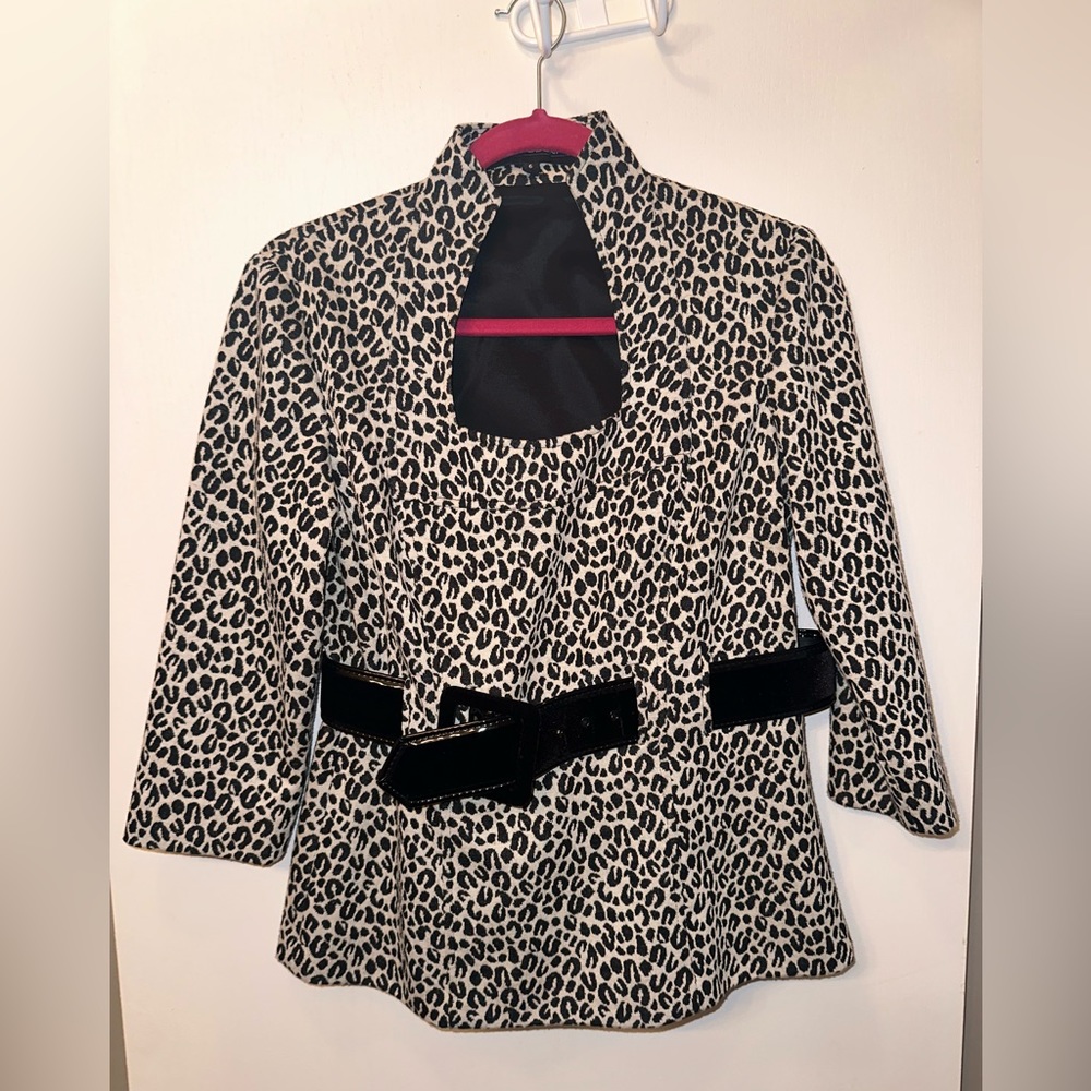 Donna Design jacket/top. Size 6. Leopard print.